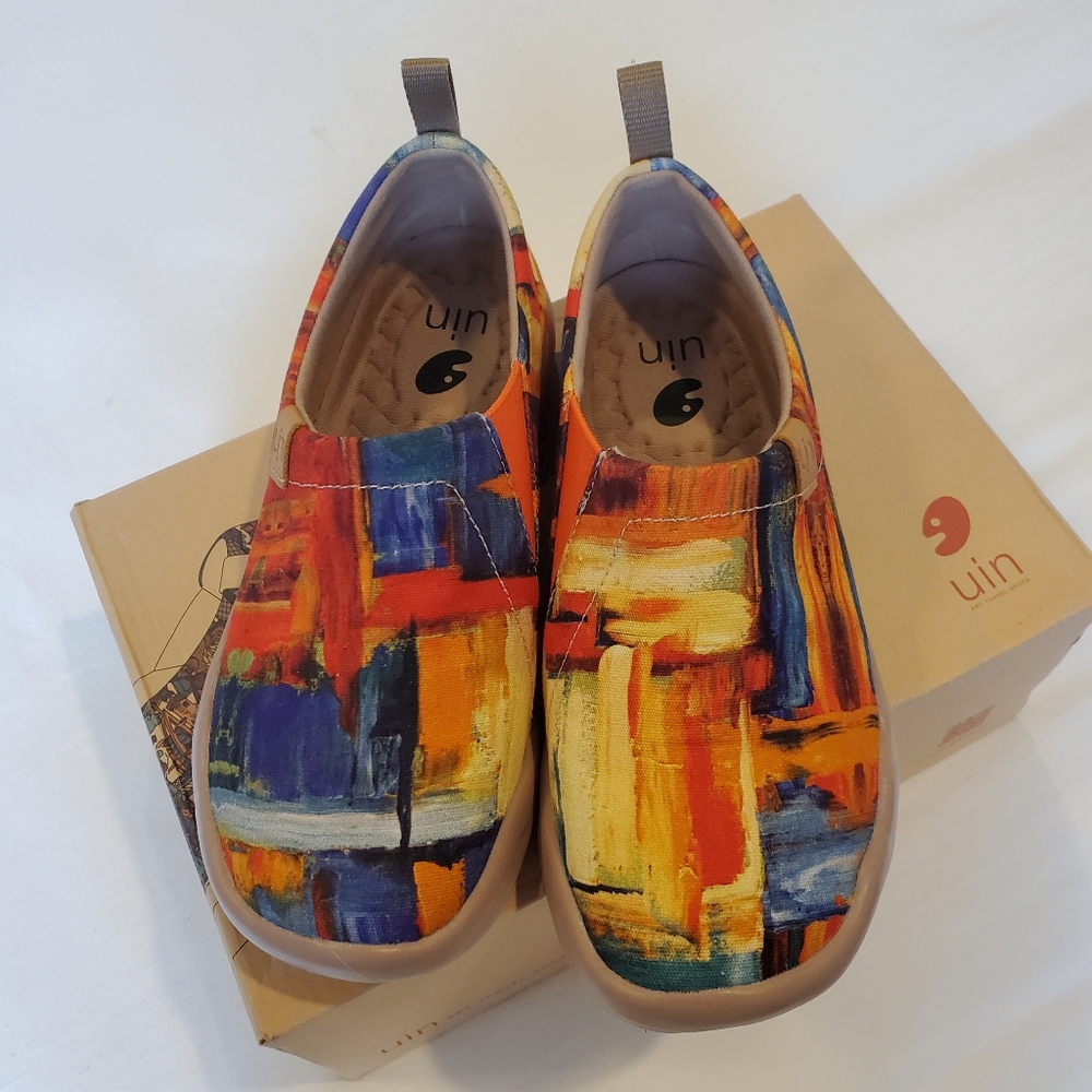 UIN women's walking shoes